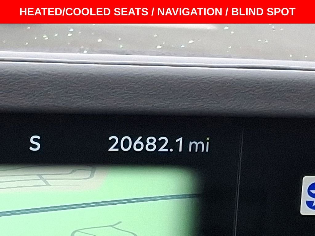 Used 2024 Lincoln Nautilus Reserve w/ Equipment Group 202A image 13