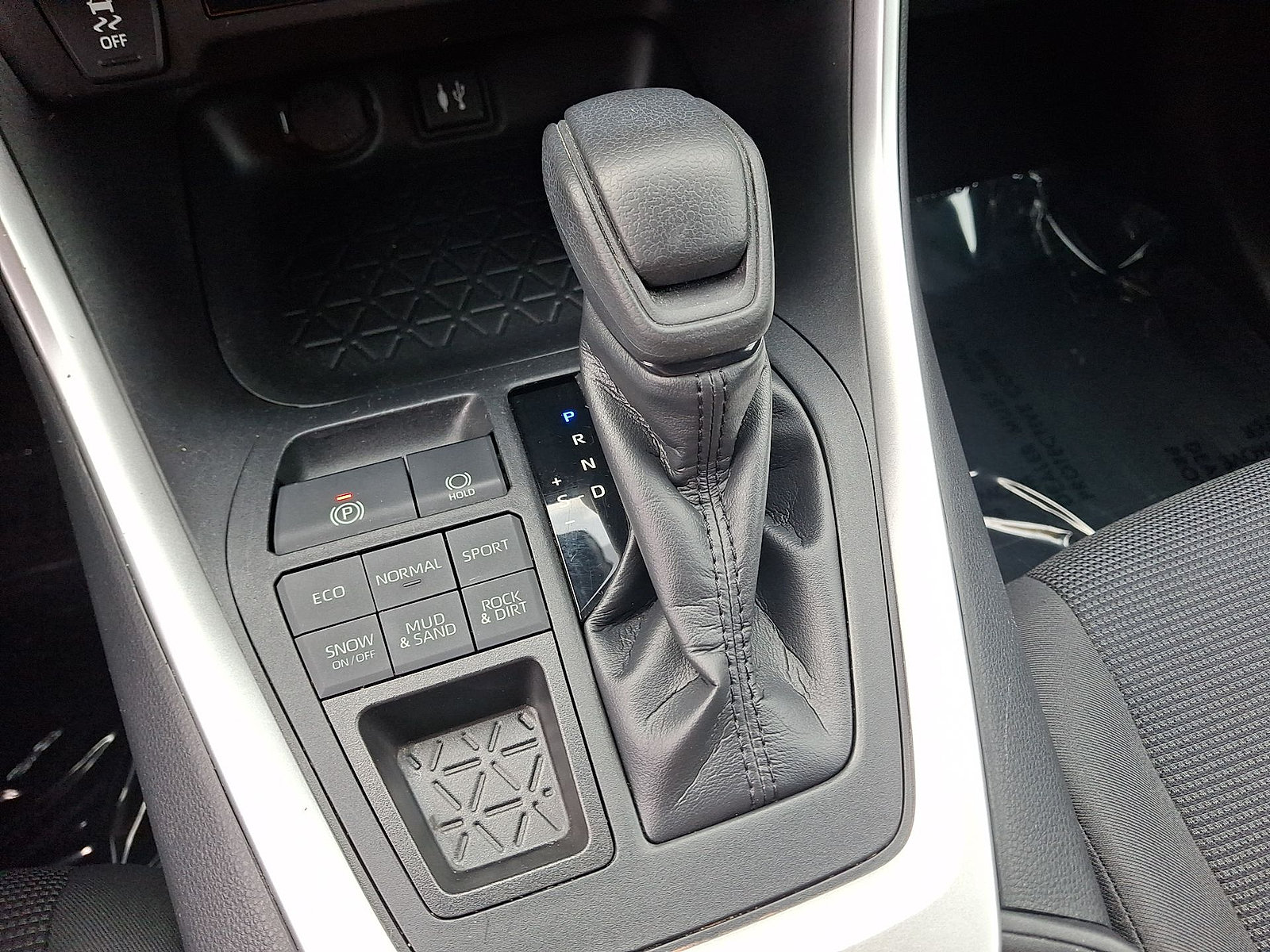 Used 2019 Toyota RAV4 LE w/ All Weather Liner Package AWD/4WD image 12