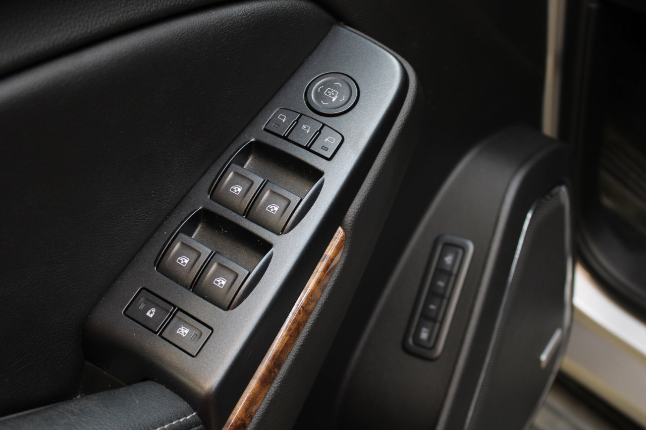 Used 2015 Chevrolet Tahoe LTZ image 25