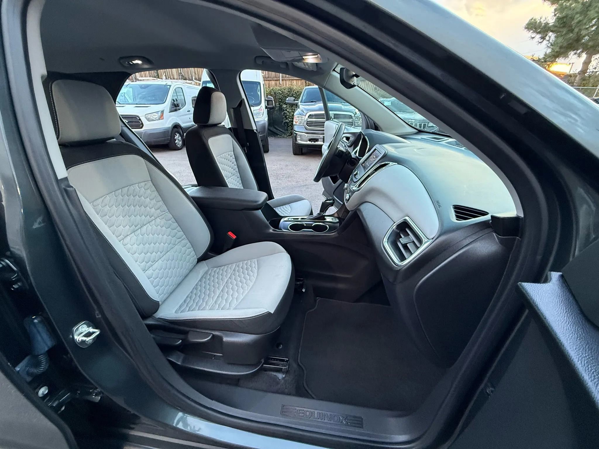 Used 2020 Chevrolet Equinox LS image 29