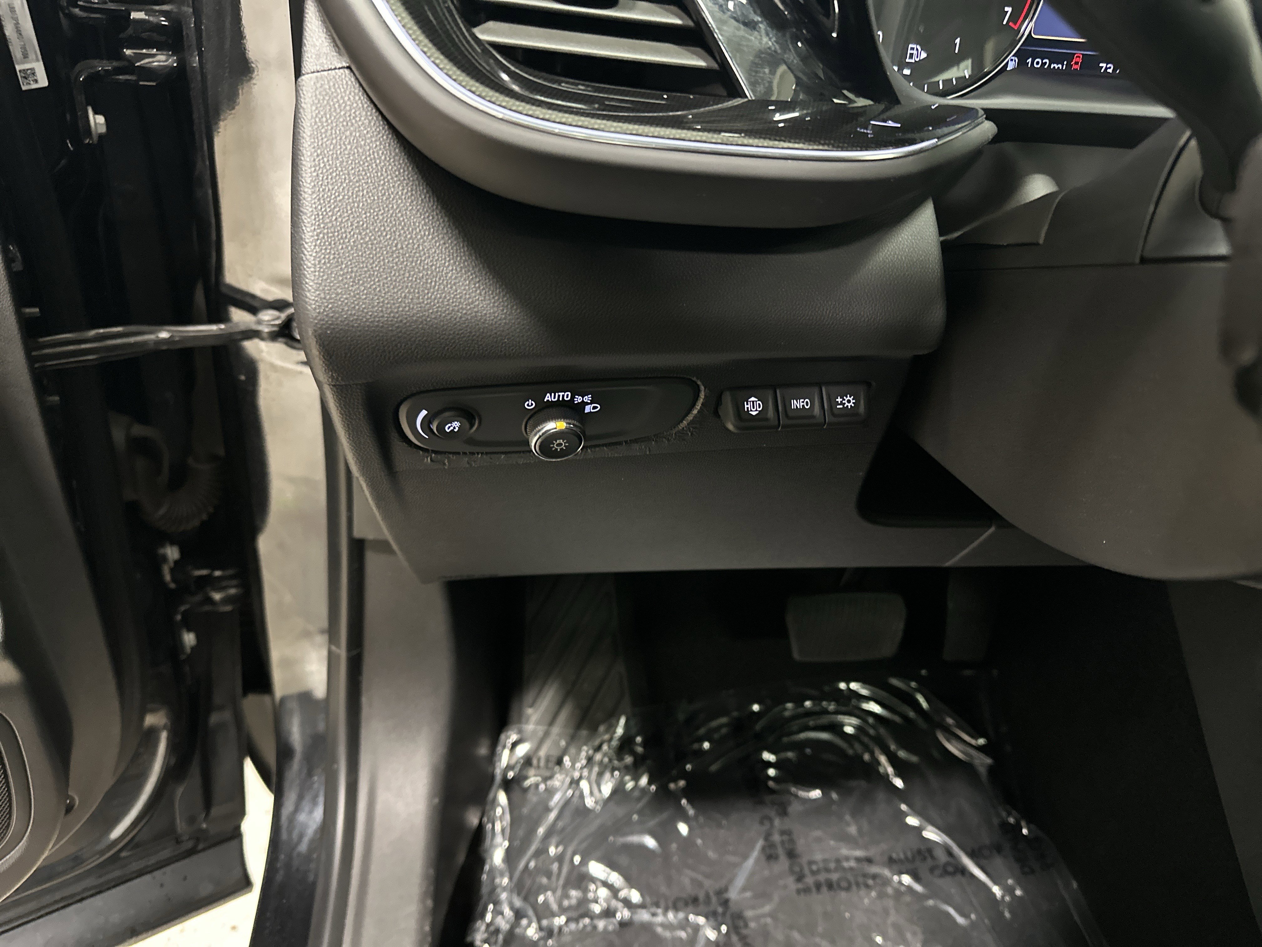 Used 2021 Buick Envision Essence w/ Technology Package I image 37