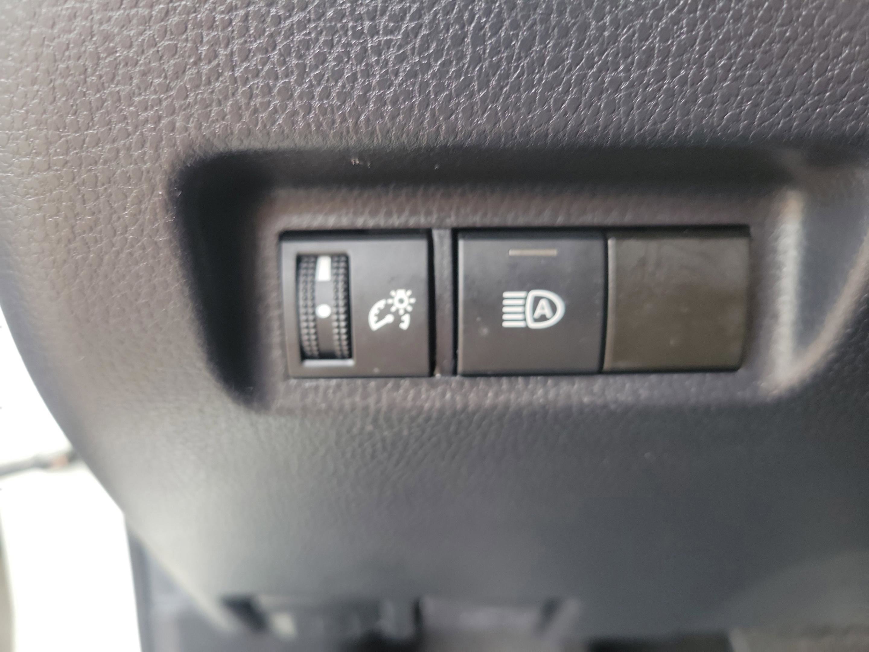 Used 2020 Toyota RAV4 LE image 28