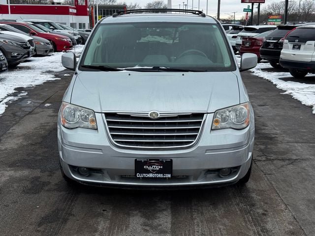 Used 2008 Chrysler Town & Country Touring w/ Flexible Seating Group FWD image 2