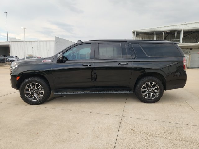 Used 2022 Chevrolet Suburban Z71 w/ Luxury Package AWD/4WD image 4