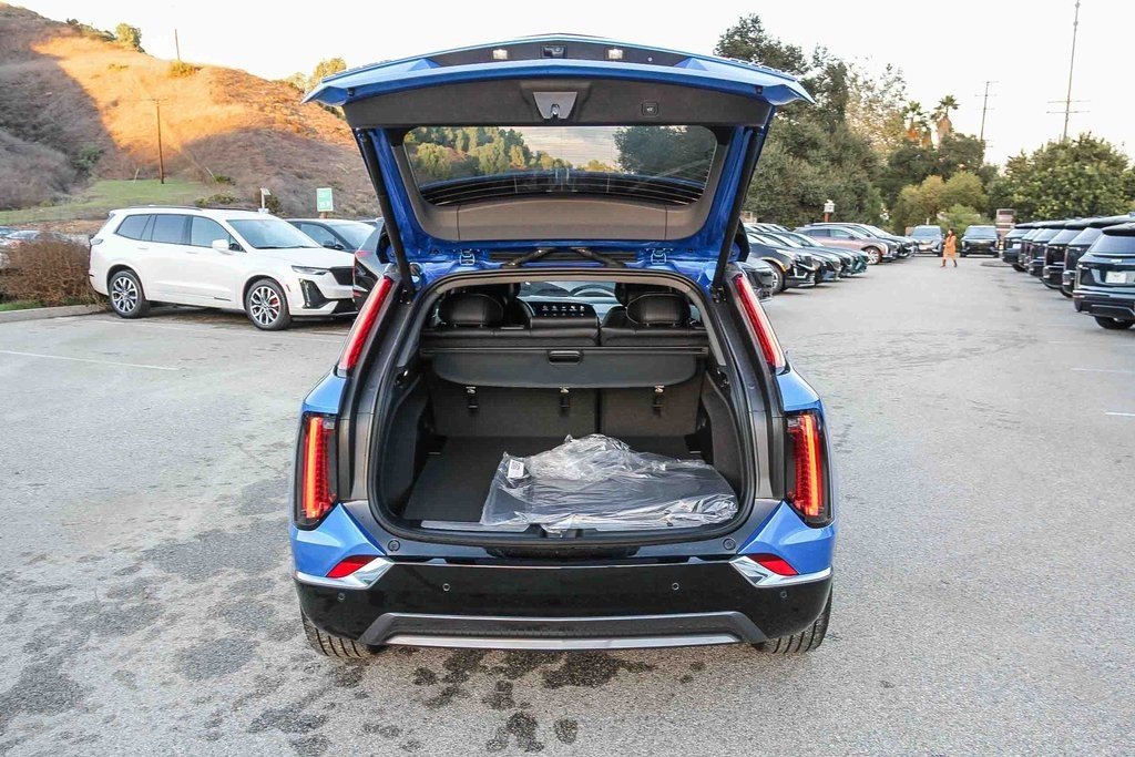 New 2026 Cadillac Optiq Luxury 2 image 26