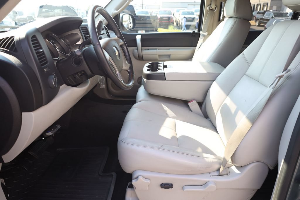 Used 2009 Chevrolet Silverado 1500 LT w/ Regional Value Package RWD image 11