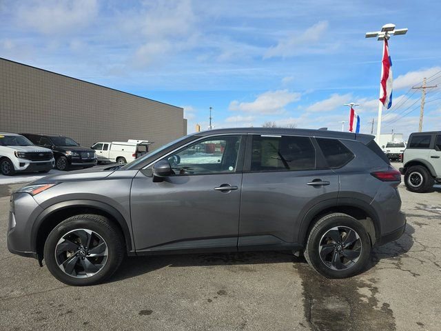 Used 2024 Nissan Rogue SV image 8