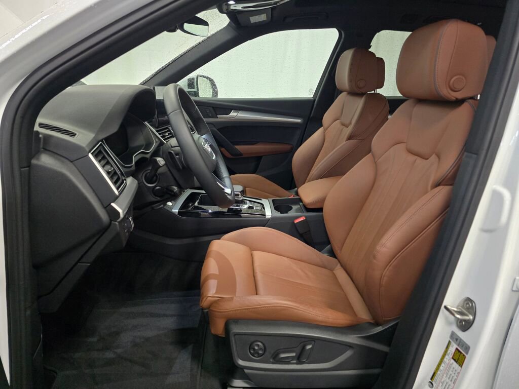 Certified 2025 Audi Q5 2.0T Premium w/ Convenience Plus Package image 13