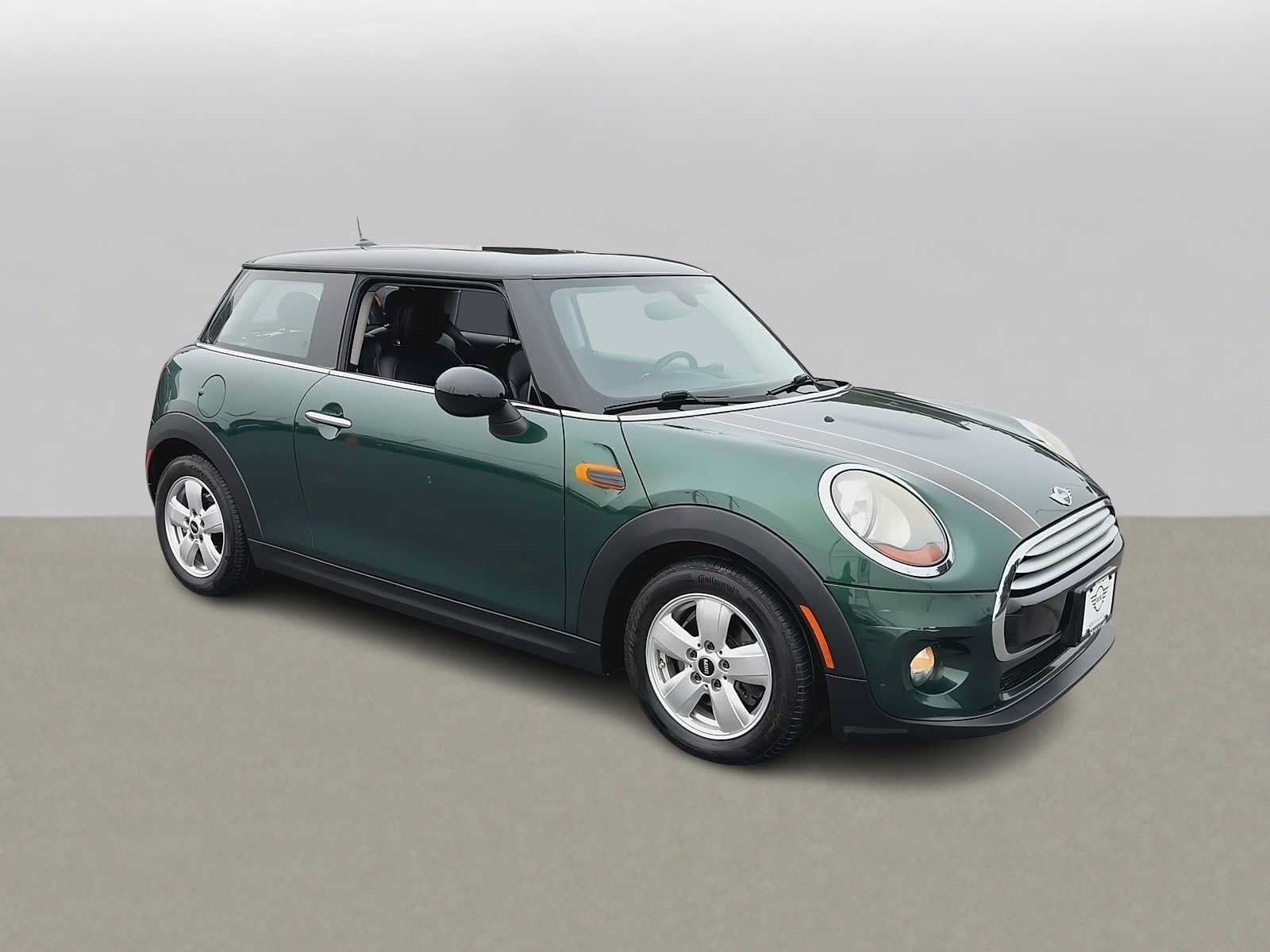 Used 2015 MINI Cooper 2-Door Hardtop FWD image 2