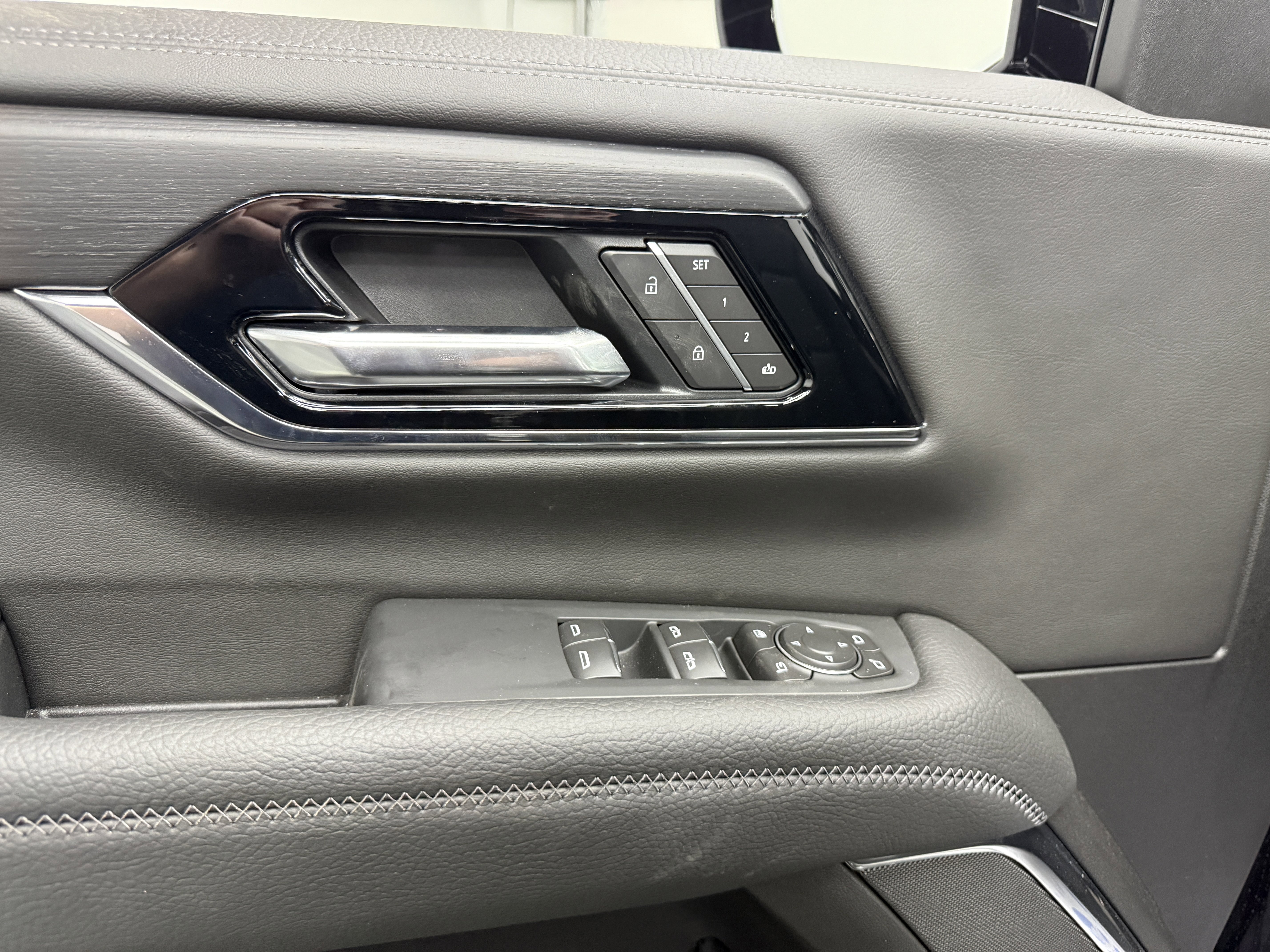 Used 2026 GMC Yukon Denali w/ Denali Reserve Package image 11