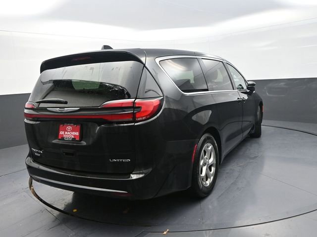 Used 2024 Chrysler Pacifica Limited image 8