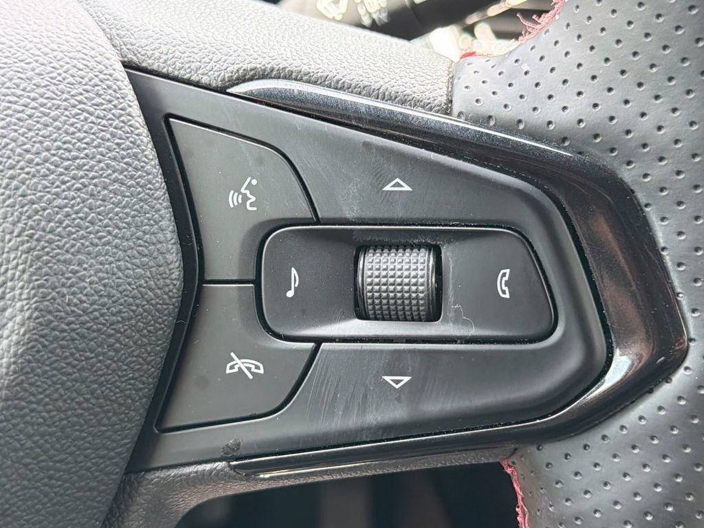Used 2025 Chevrolet Trax RS w/ Driver Confidence Package FWD image 27