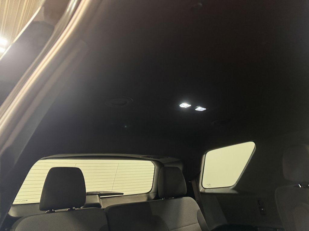 Used 2023 Chevrolet Traverse LT image 73