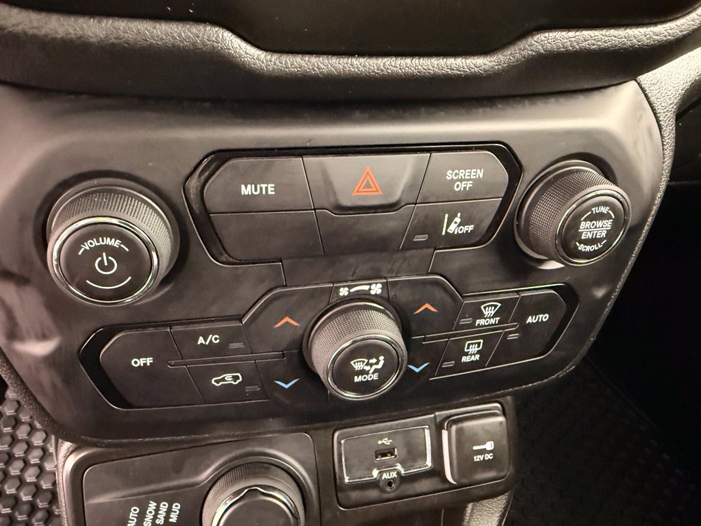 Used 2023 Jeep Renegade Latitude AWD/4WD image 23
