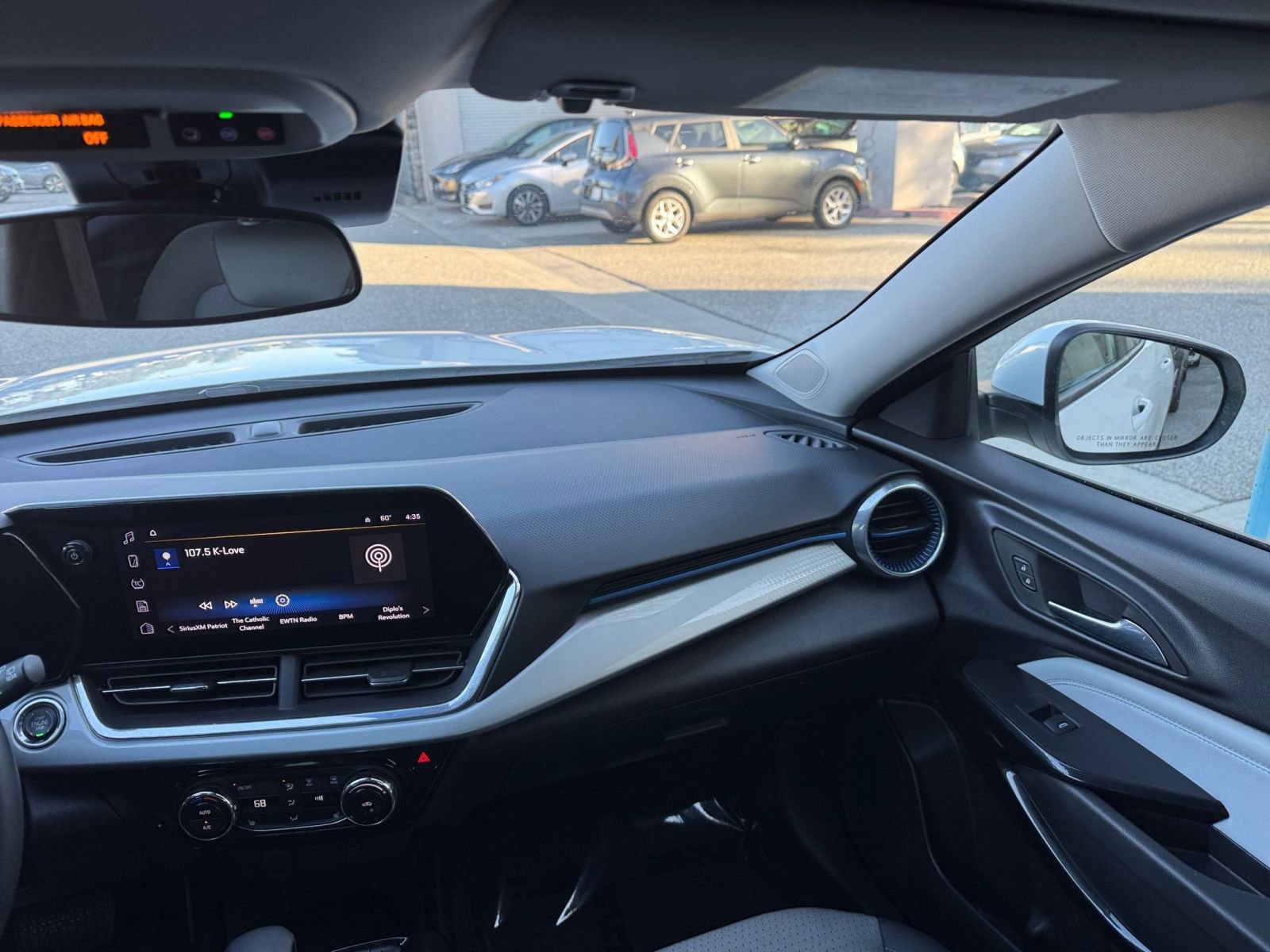 Used 2025 Chevrolet Trax LT w/ LT Convenience Package image 35