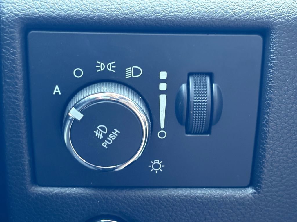 Used 2021 Jeep Grand Cherokee Limited w/ Sun & Sound Group image 3