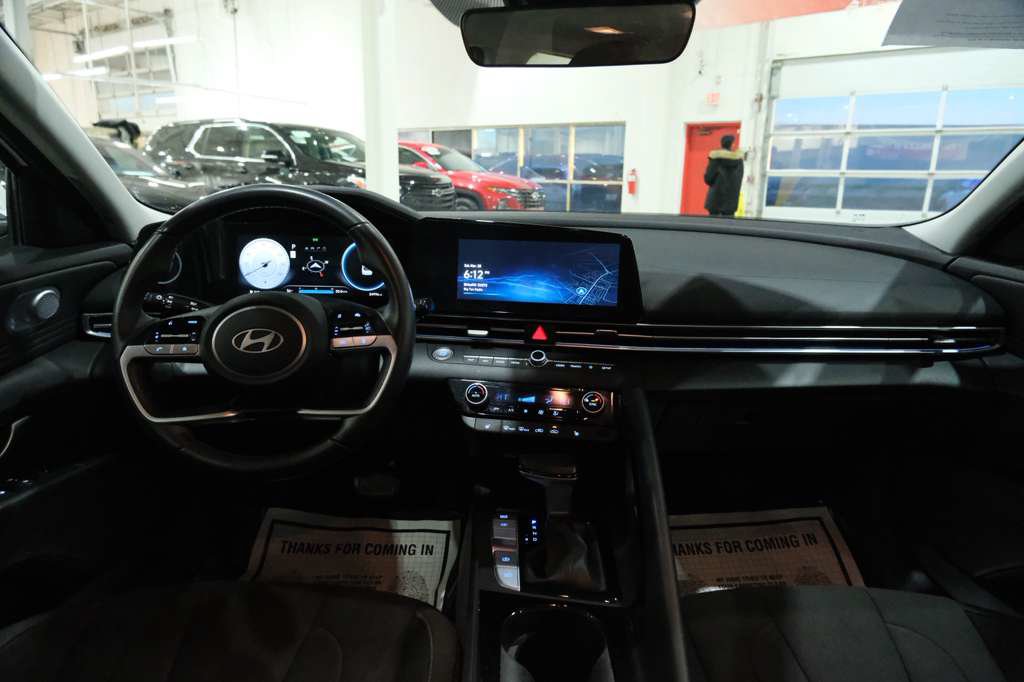 Used 2025 Hyundai Elantra SEL FWD image 25