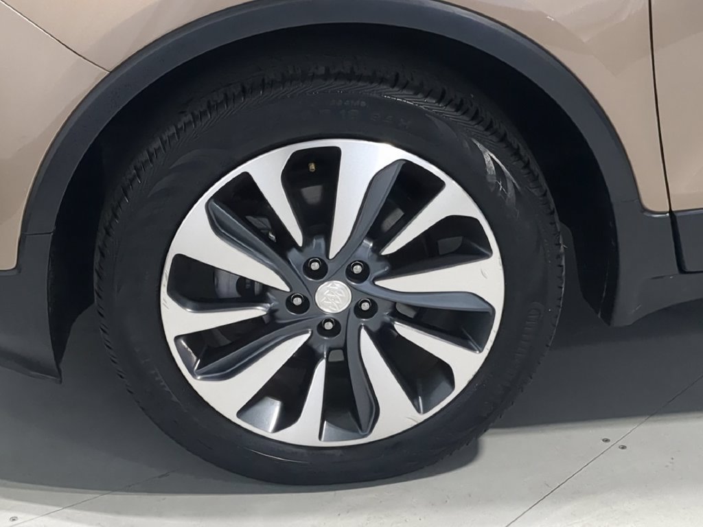 Used 2019 Buick Encore Essence FWD image 17