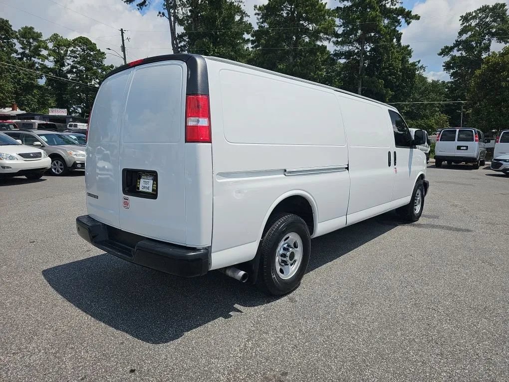 Used 2017 Chevrolet Express 3500 Extended RWD image 21