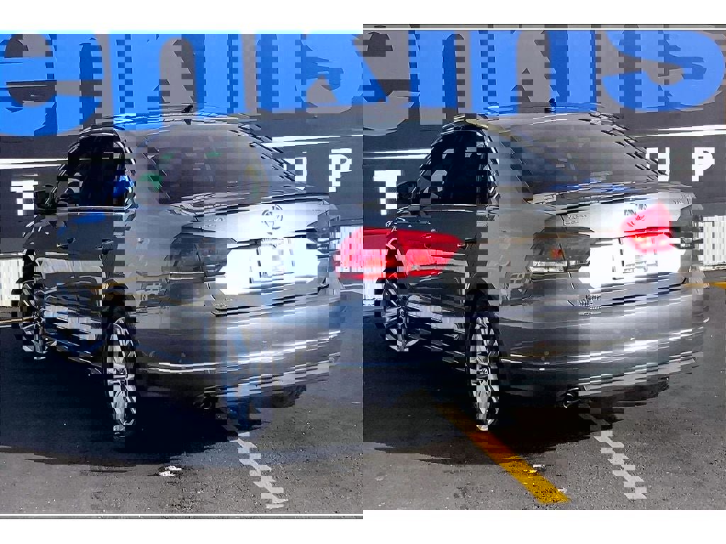 Used 2014 Volkswagen Passat TDI SEL Premium image 13