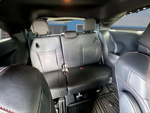 Used 2025 Toyota Sienna XSE w/ XSE Premium Package FWD image 28