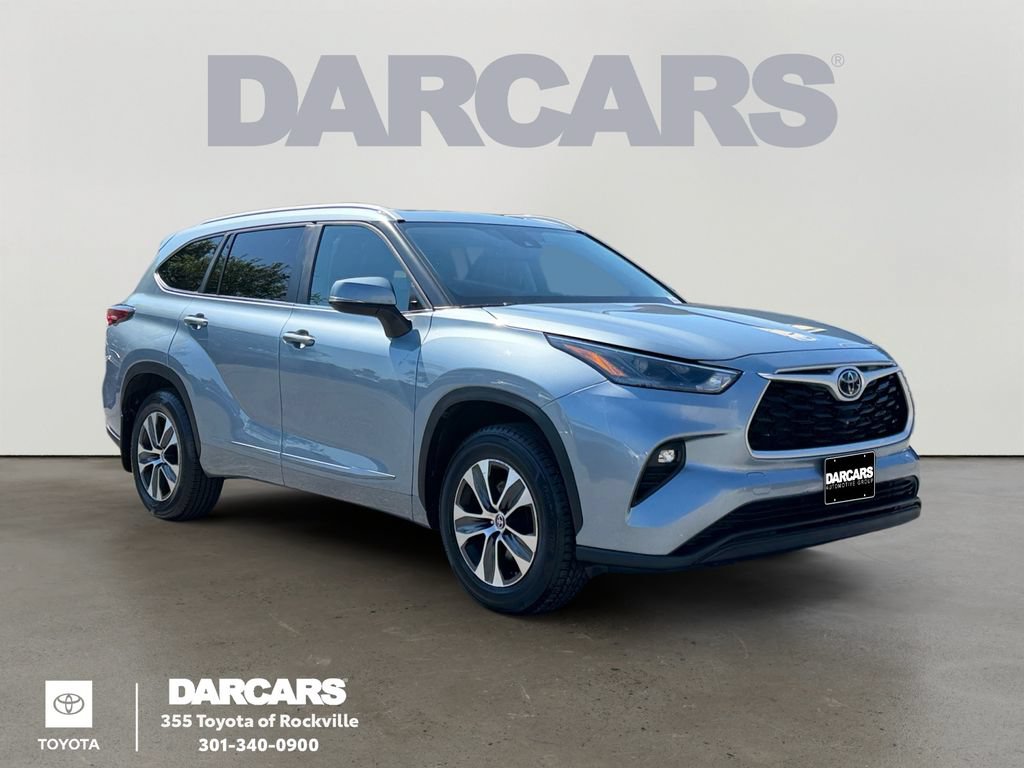 Used 2023 Toyota Highlander XLE AWD/4WD image 1