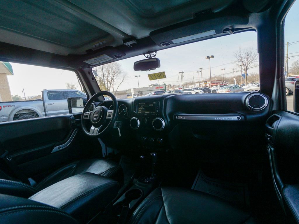 Used 2016 Jeep Wrangler Unlimited Rubicon image 14