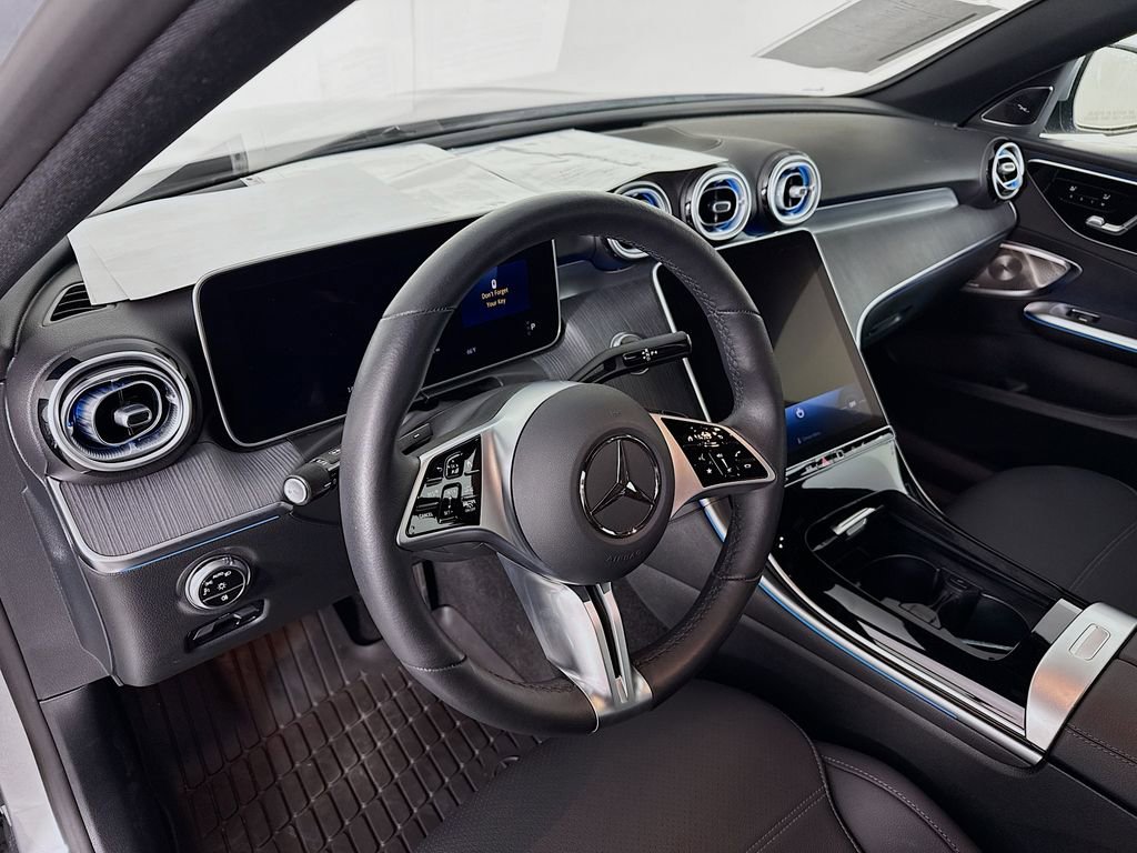 Used 2025 Mercedes-Benz C 300 4MATIC Sedan image 4