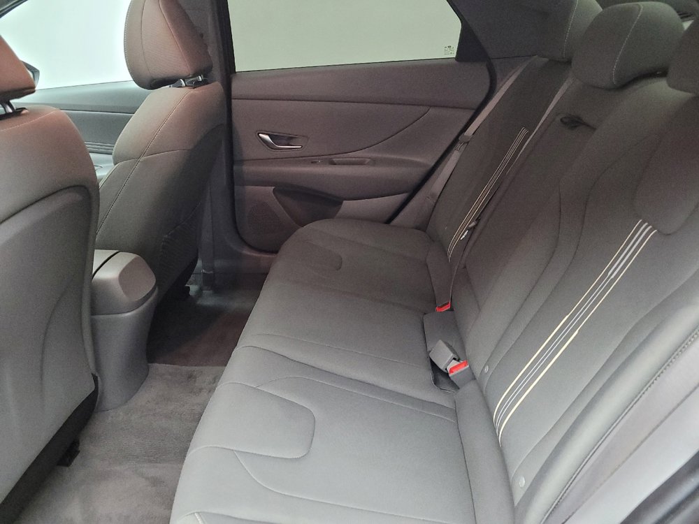 Used 2022 Hyundai Elantra SEL w/ Convenience + Premium Package image 18