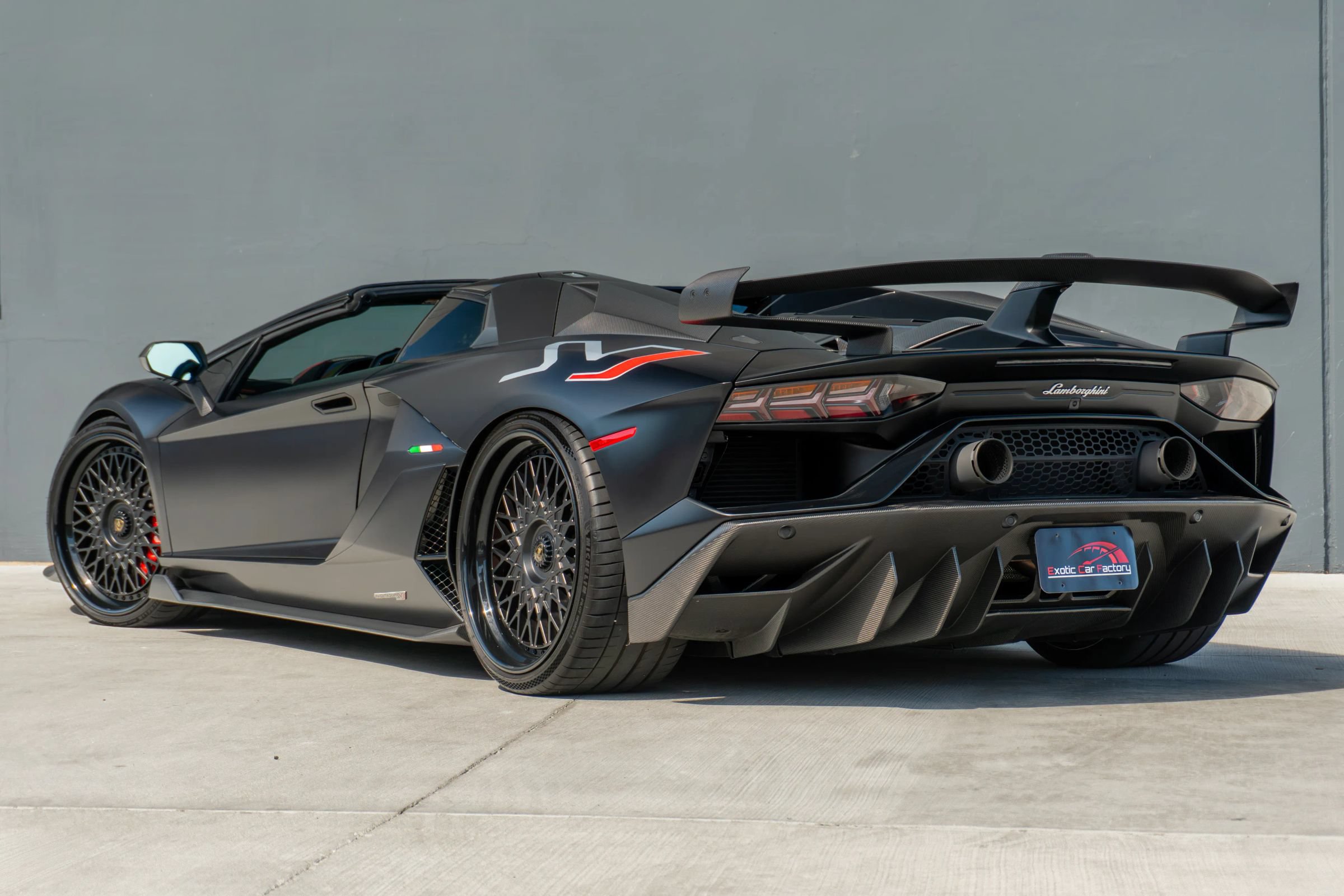 Used 2020 Lamborghini Aventador SVJ AWD/4WD image 11