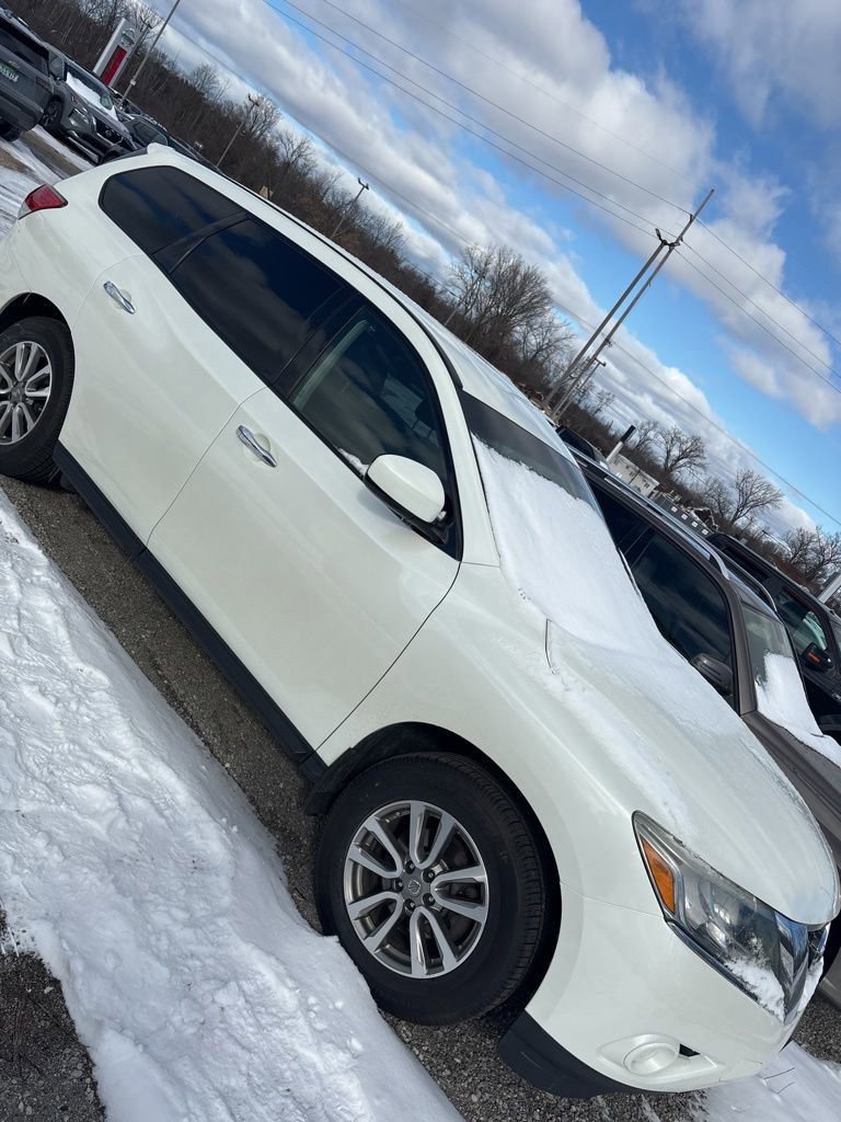 Used 2015 Nissan Pathfinder S image 2