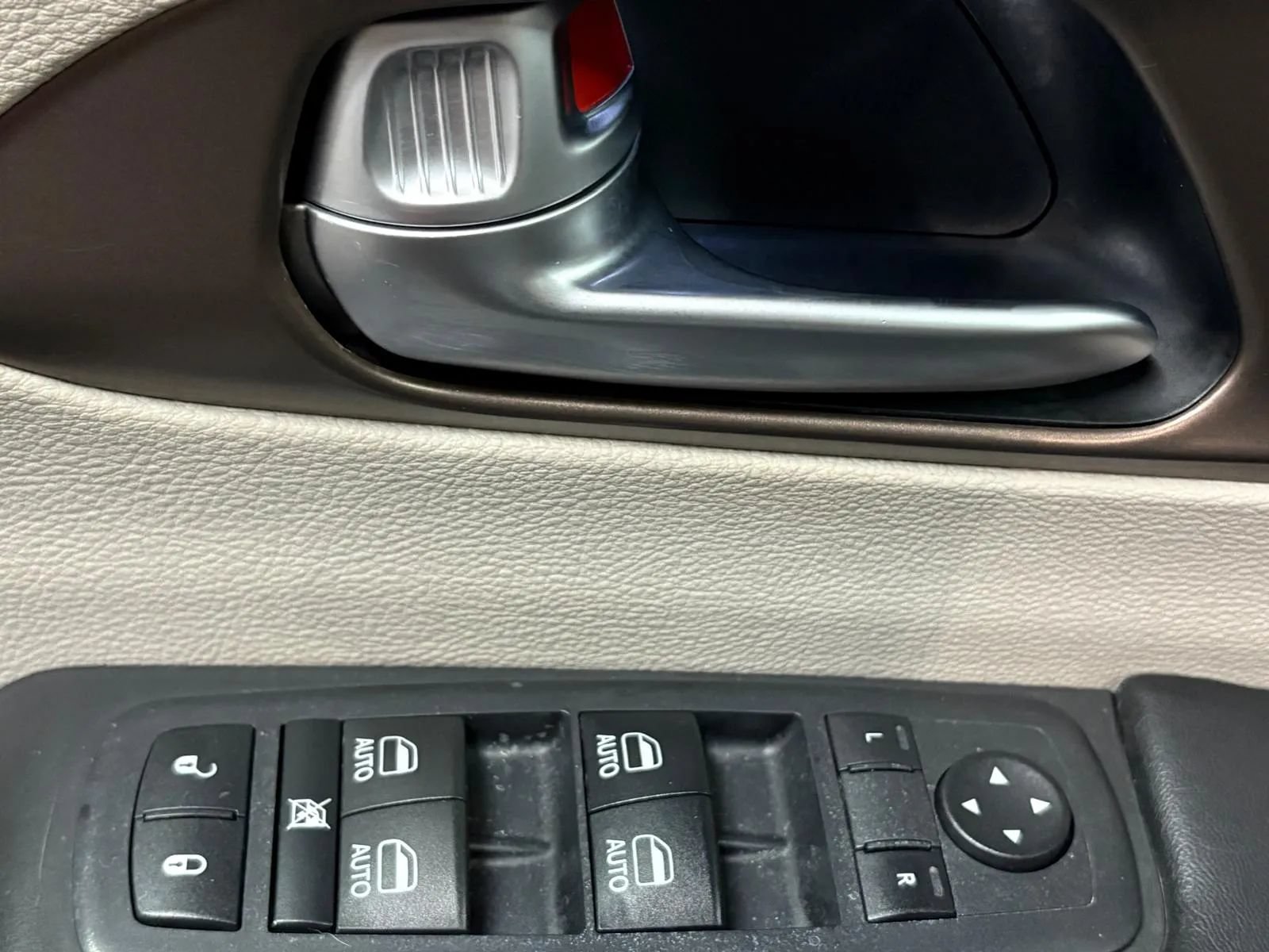 Used 2017 Chrysler Pacifica Touring-L Plus w/ Advanced Safetytec Group FWD image 36