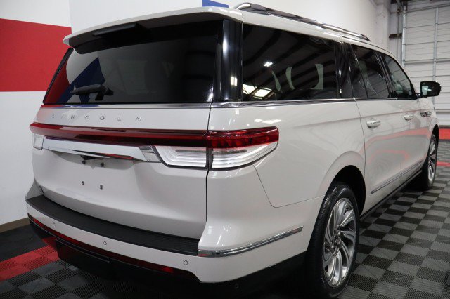 Used 2022 Lincoln Navigator L Reserve RWD image 22