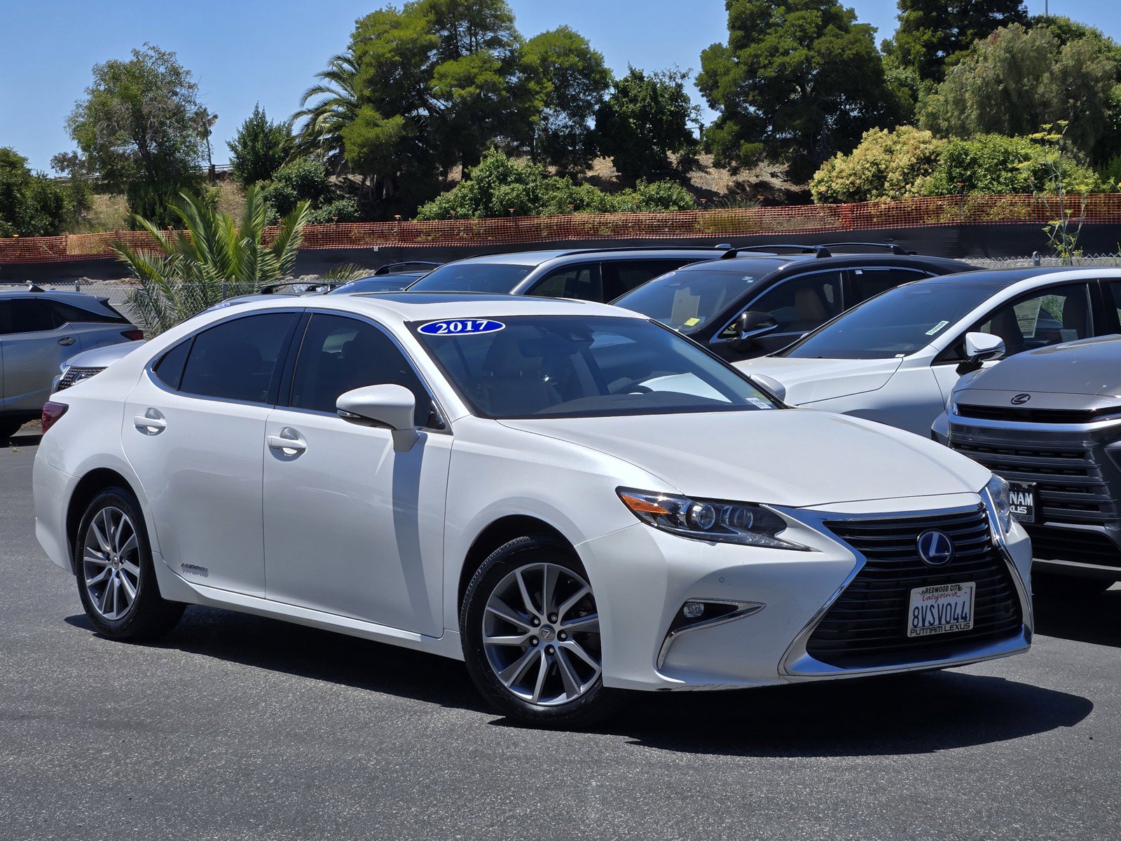 Used 2017 Lexus ES 300h w/ Navigation System Package FWD image 1