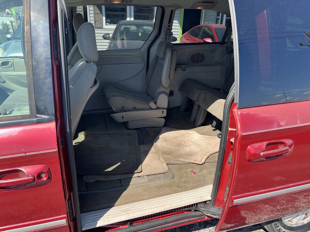 Used 2006 Chrysler Town & Country Touring image 10