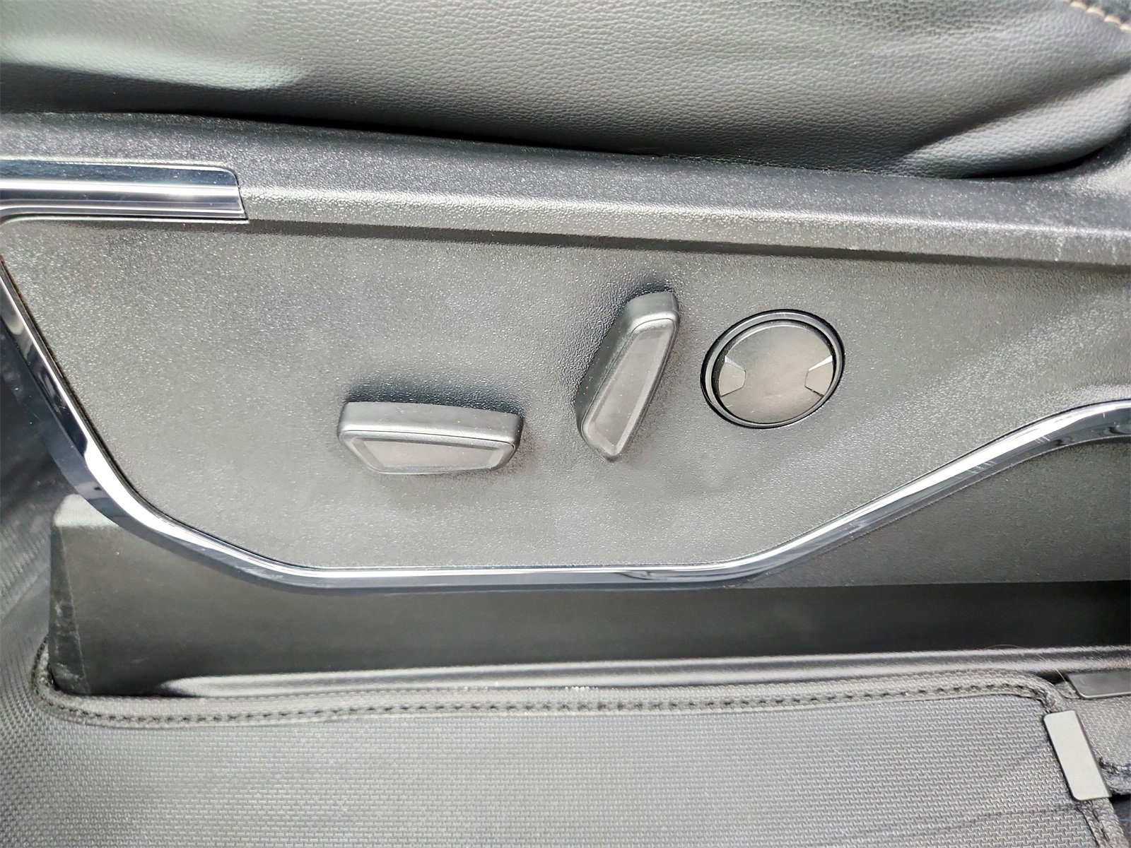 Used 2023 Ford F150 Lariat image 18