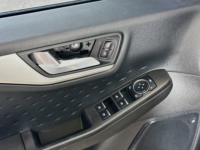 Used 2020 Ford Escape SE image 19