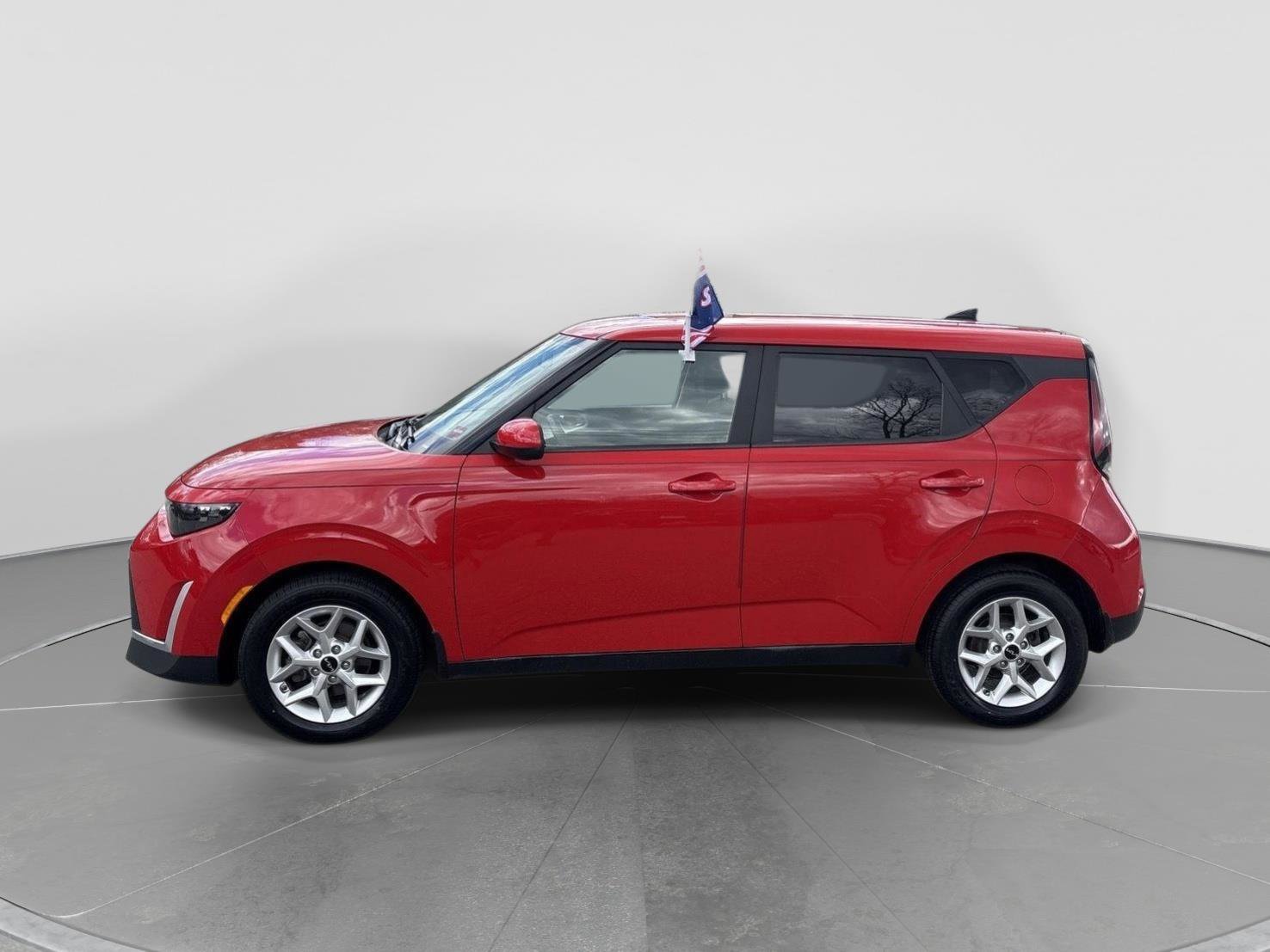 Used 2023 Kia Soul LX w/ LX Technology Package FWD image 2