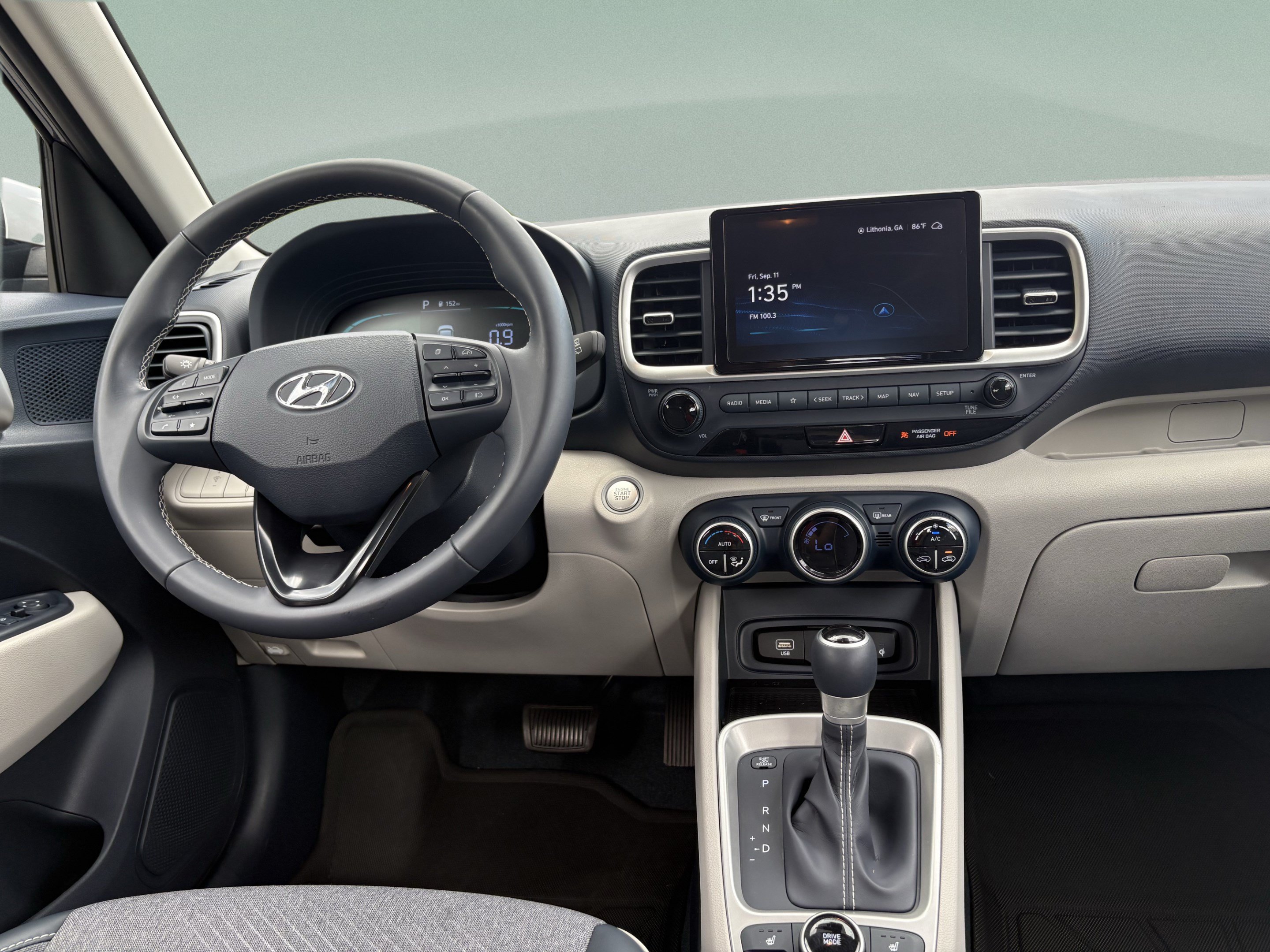 Certified 2025 Hyundai Venue Limited FWD image 10