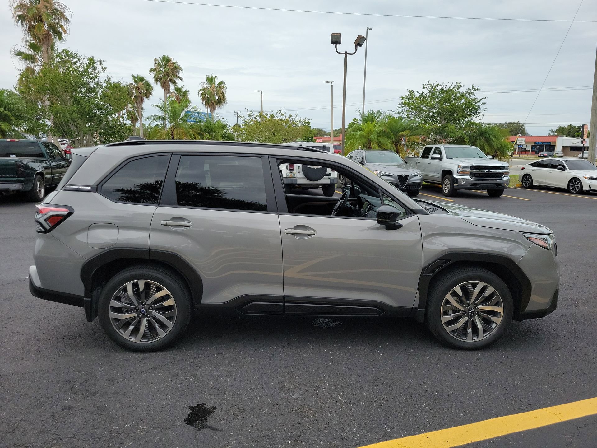 Used 2025 Subaru Forester Touring w/ Popular Package - Touring AWD/4WD image 5