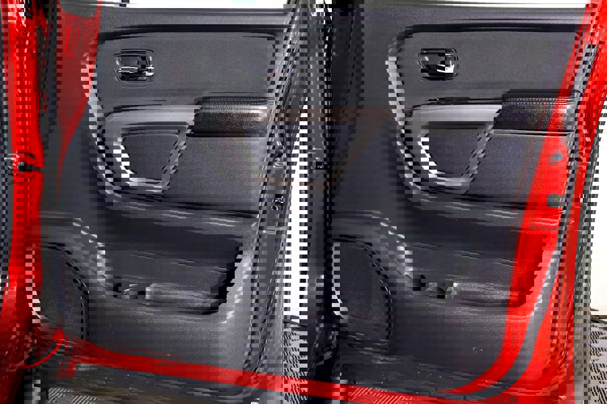 Used 2015 Nissan Titan SV image 29