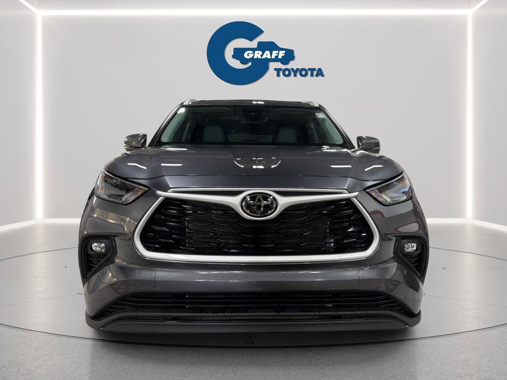 Used 2025 Toyota Highlander XLE AWD/4WD image 12