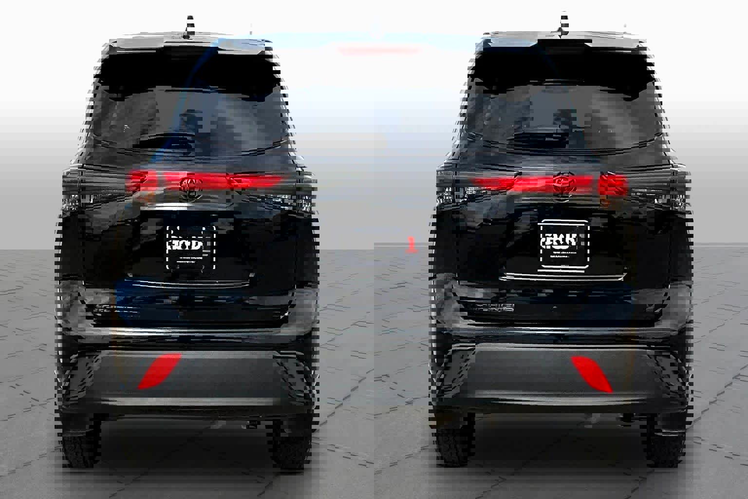 Used 2023 Toyota Highlander LE image 5