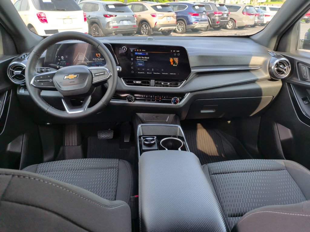 Used 2026 Chevrolet Equinox LT w/ LPO, Floor Liner Package FWD image 2