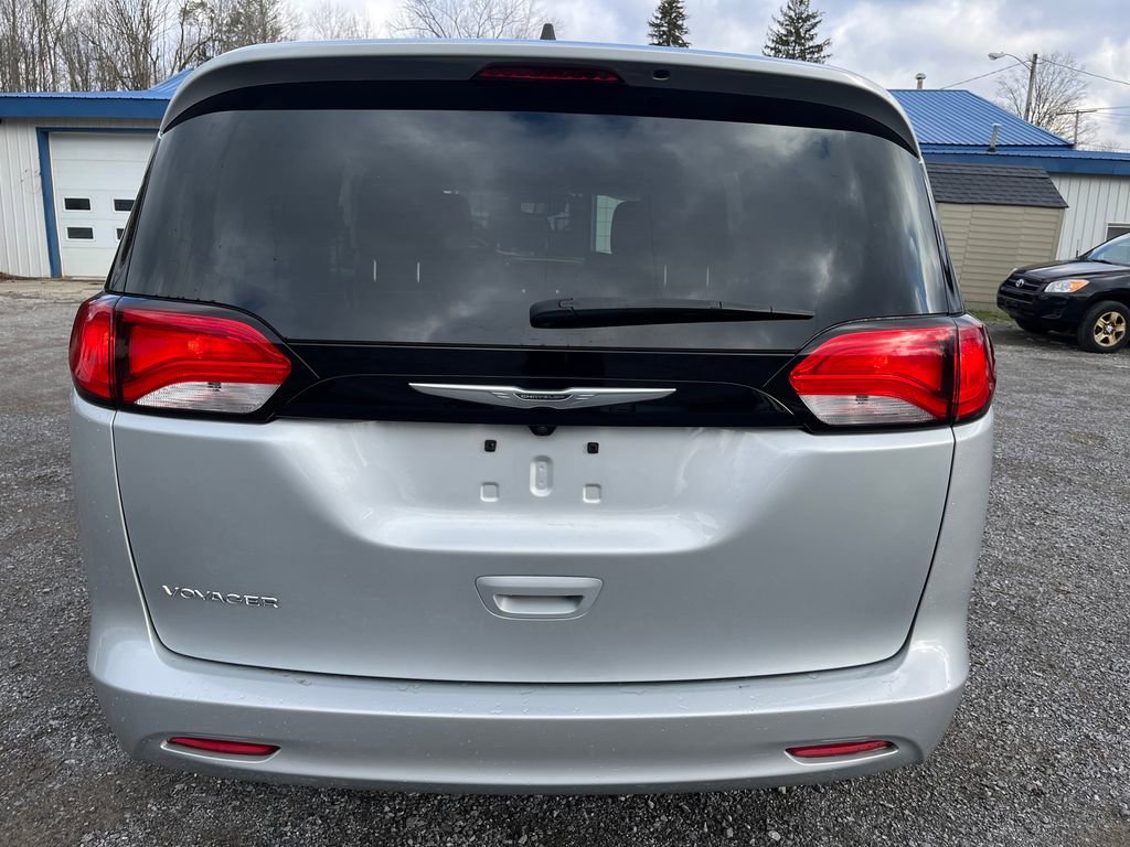 Used 2023 Chrysler Voyager LX image 6