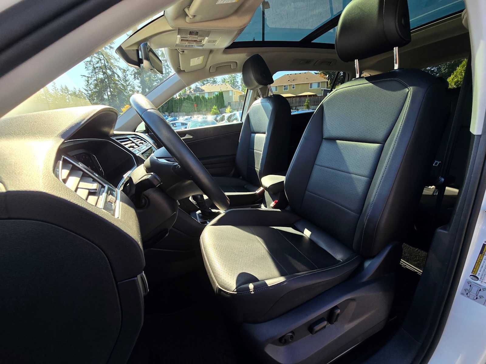 Used 2020 Volkswagen Tiguan SEL AWD/4WD image 21