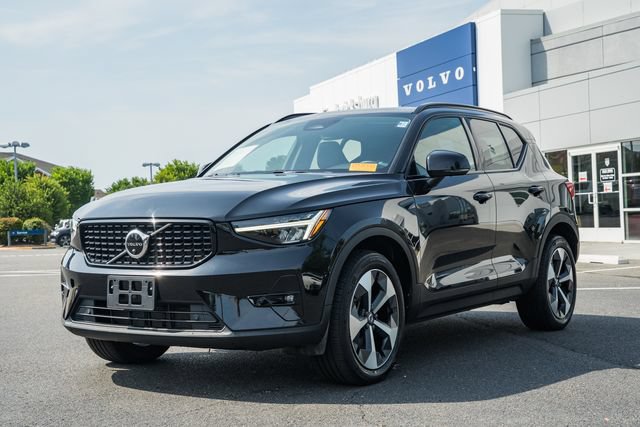 Certified 2023 Volvo XC40 B5 Plus w/ Protection Package Premier AWD/4WD image 3