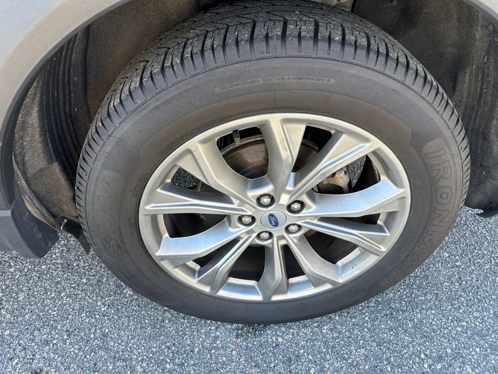 Used 2023 Ford Explorer Limited image 8