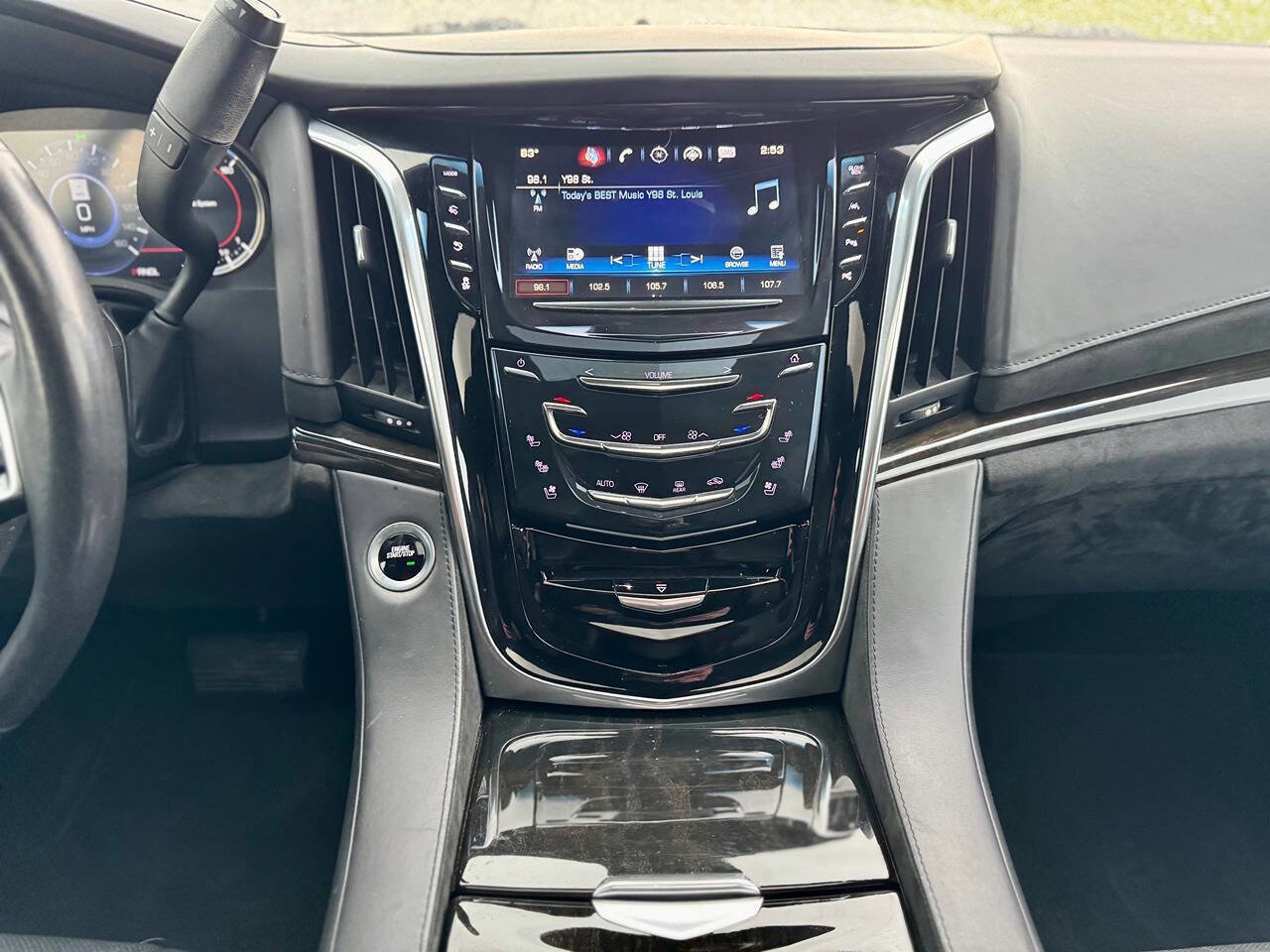 Used 2018 Cadillac Escalade Platinum image 16
