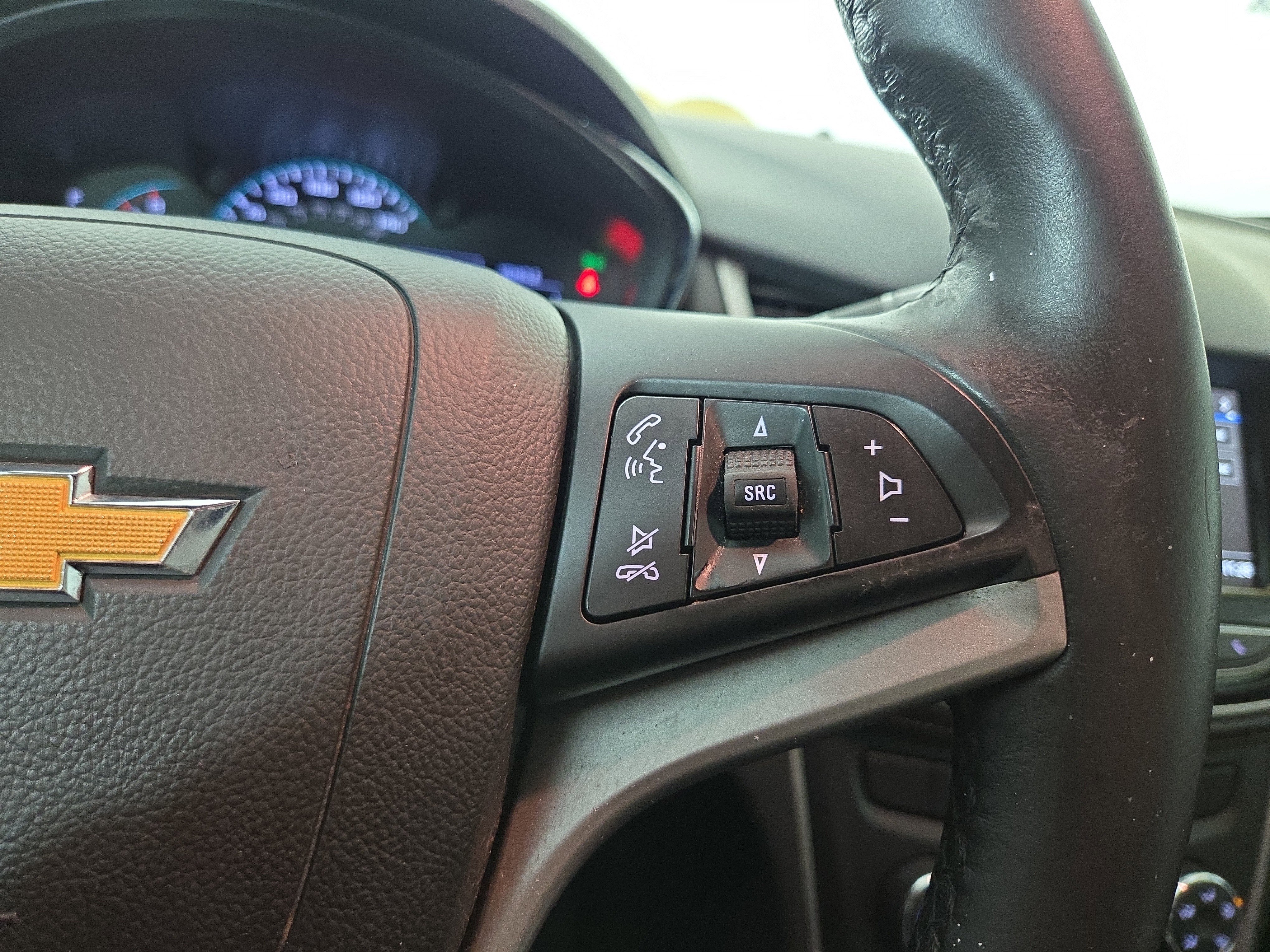 Used 2019 Chevrolet Trax LT w/ LT Convenience Package image 17